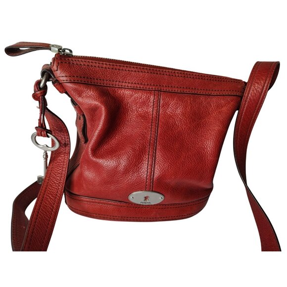 Vtg. Burgundy Red Leather Fossil Bucket Shoulder Bag Purse, Large Key, Zip Hobo - Picture 1 of 7